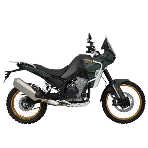 Side profile of a powerful 800cc adventure motorcycle available for rent in Almeria | Vista lateral de una moto trail ligera de 800cc disponible para alquiler en Almería