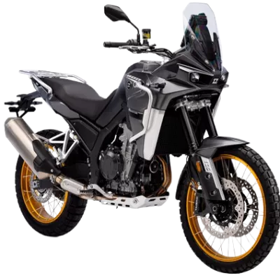 Green KOVE 800X Pro adventure motorcycle with gold rims, available for rent in Almeria | Moto trail KOVE 800X Pro verde con llantas doradas, disponible para alquiler en Almería