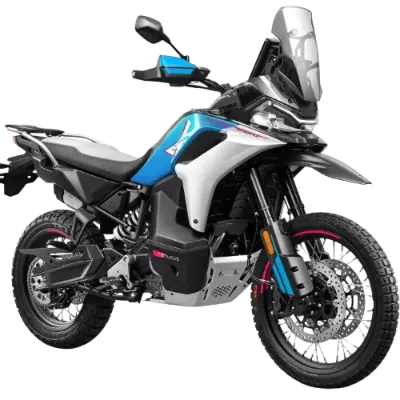 A rugged CFMOTO 800MT-X adventure motorcycle with rally styling, ready for extreme off-road tours in Spain | Una robusta moto trail CFMOTO 800MT-X con estilo rally, lista para rutas extremas off-road en España.